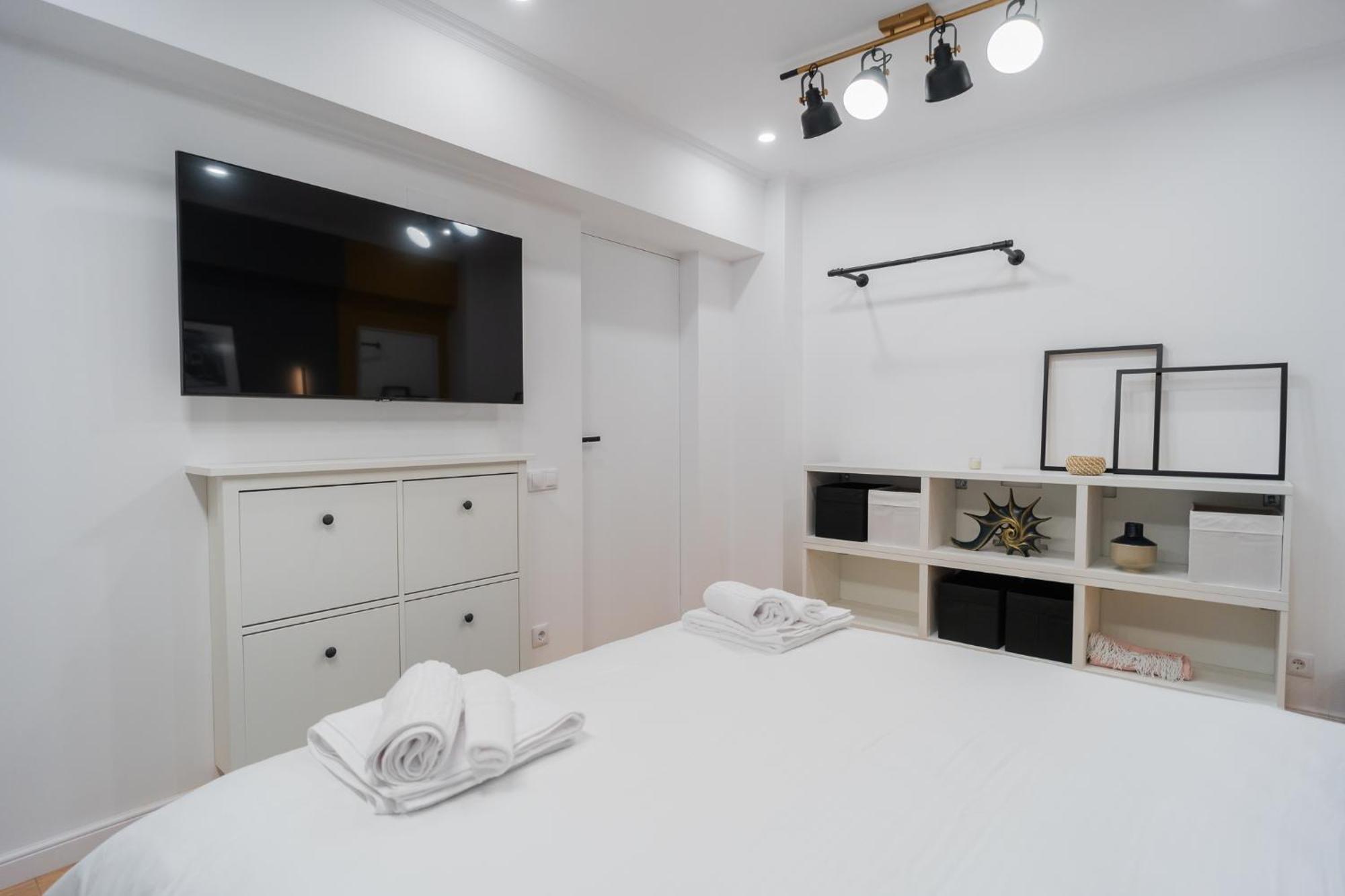 Urban Pearl - Old Town - Unique 4Br/3Ba Apartment Бухарест Экстерьер фото